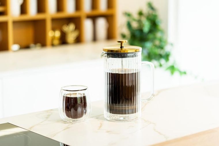 Vialli Design, zaparzacz do kawy i herbaty z podwójną ścianką, 1000 ml, Tulip złoty mat