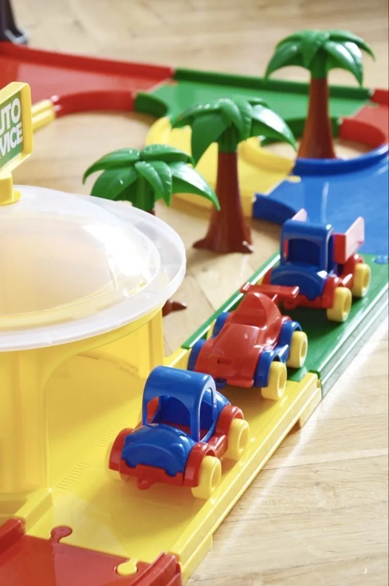 Wader, Play Tracks Garage, garaż 3-poziomowy z windą