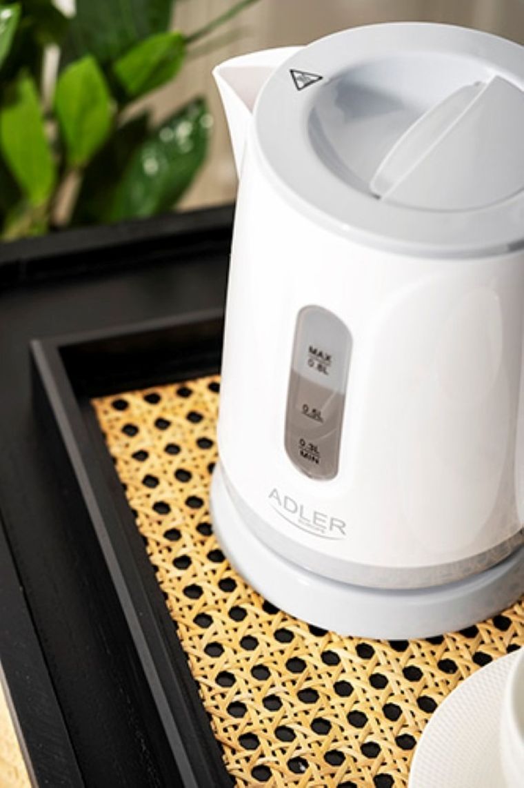 Adler, czajnik plastikowy, 0,8l