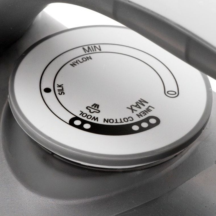 Adler, żelazko parowe z ceramiczna stopą