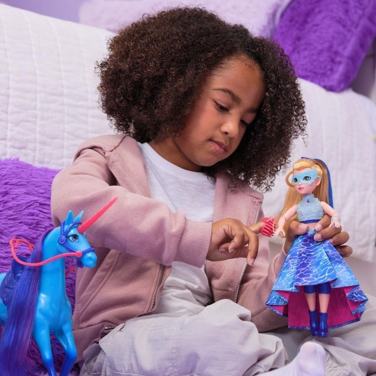 Akademia Jednorożców, Isabel Masquerade, lalka modowa