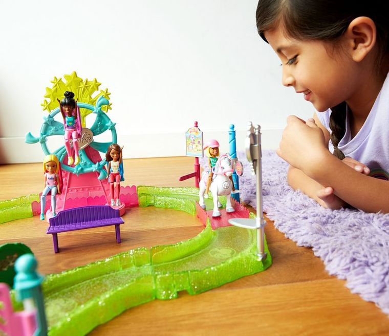 Barbie, On the Go, Wesołe miasteczko, zestaw z kucykiem i lalką