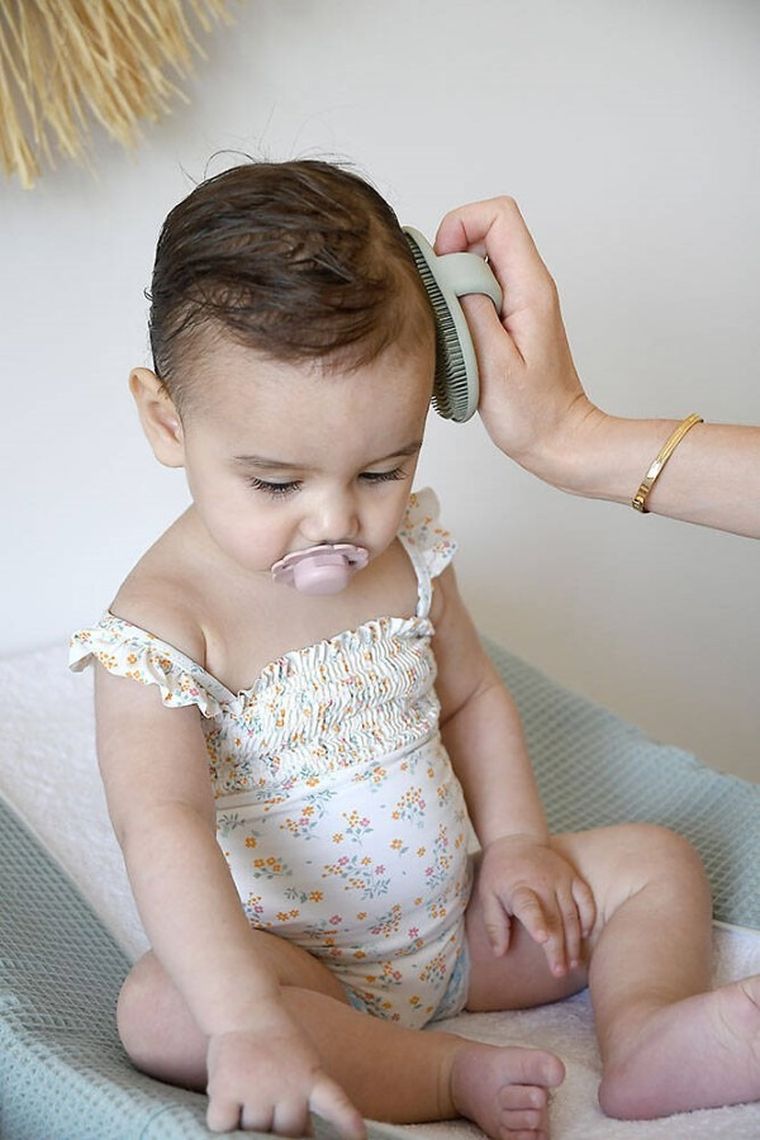 Beaba, silikonowa szczoteczka do mycia i masażu dziecka, Misty green