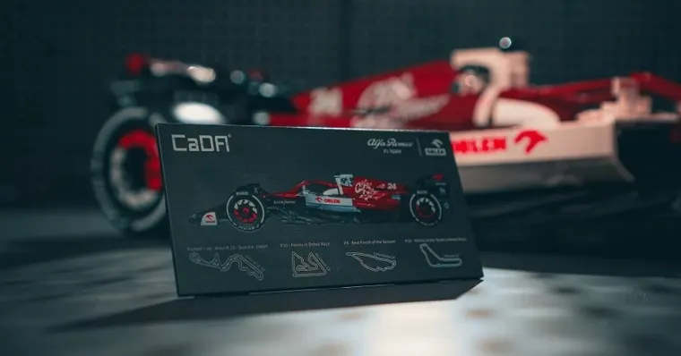 Cada, Alfa Romeo, Formuła 1 Team Orlen, samochód wyścigowy, czerwony, 1:8, 1868 elementów
