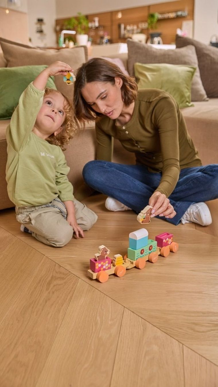 Chicco, My Wood Friends, drewniany pociąg z figurkami zwierząt