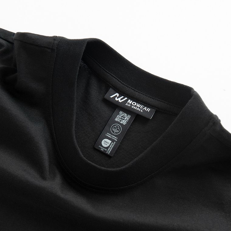 Czarna koszulka basic o kroju relaxed NOWEAR