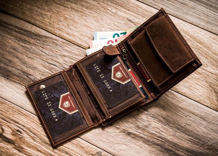 Czarny, pionowy portfel męski ze skóry naturalnej, Peterson