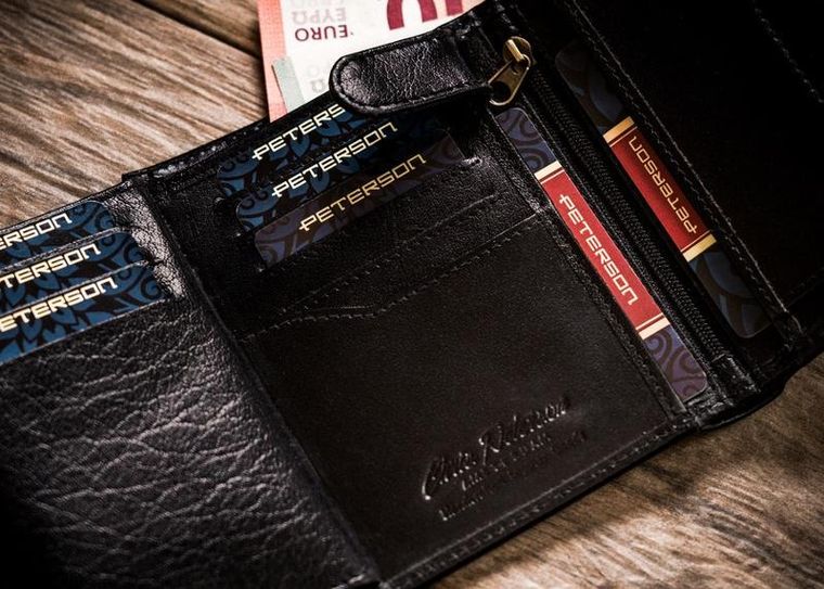 Czarny, pionowy portfel męski ze skóry naturalnej, Peterson
