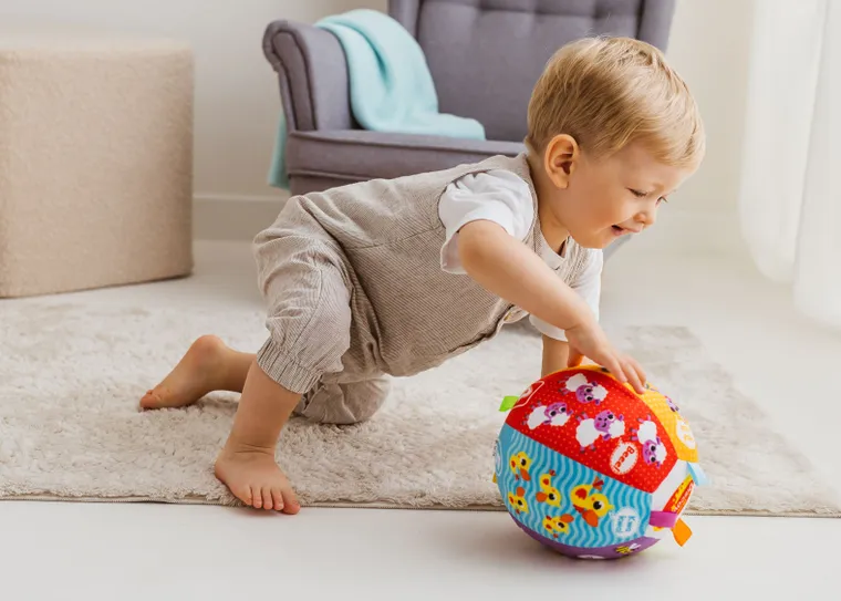 Dumel, piłka pełna dźwięków, zabawka interaktywna