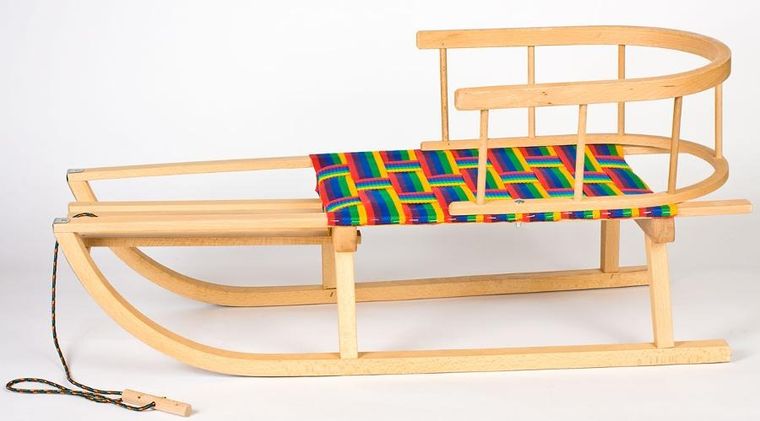 Enero, Nina, drewniane sanki z oparciem