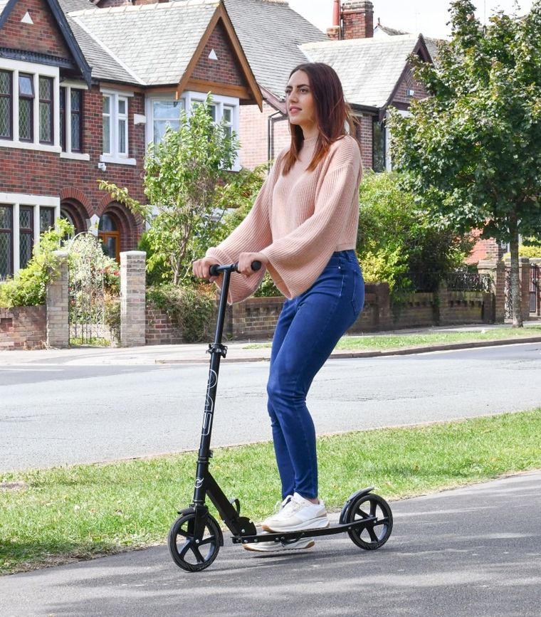 EVO, Flexi Max 200, hulajnoga miejska, czarna ze stopką i paskiem