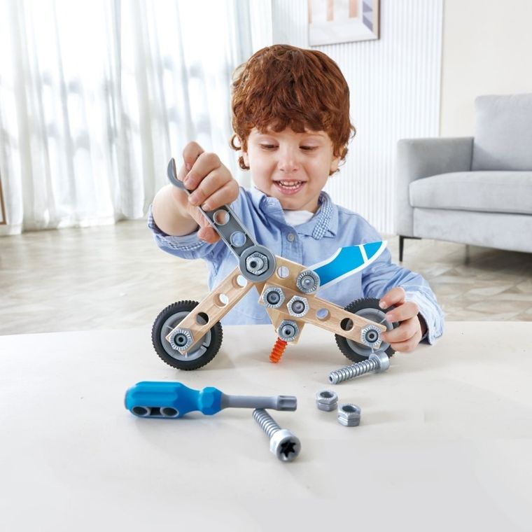 Hape, zestaw motocyklowy, klocki konstrukcyjne, 34 elementy