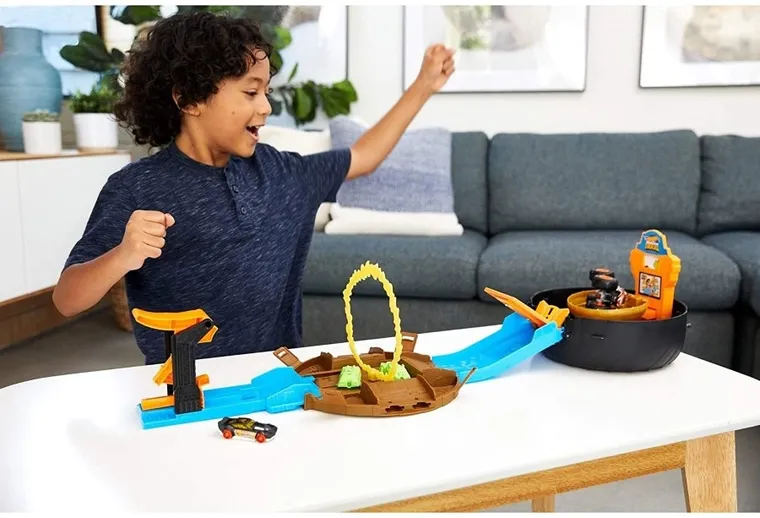 Hot Wheels, Monster Trucks, Opona - Kaskaderska arena, zestaw do zabawy