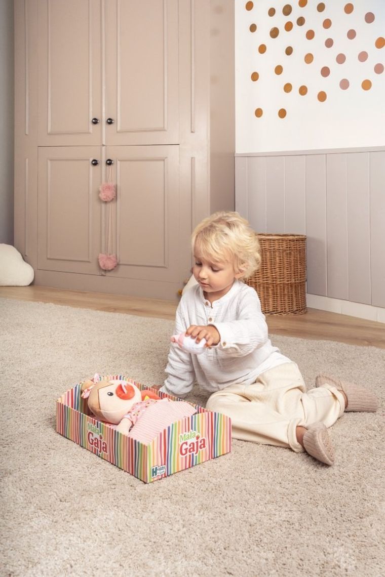 Huggy Luv, Gaja, lalka z 8 akcesoriami, interaktywna, miękka