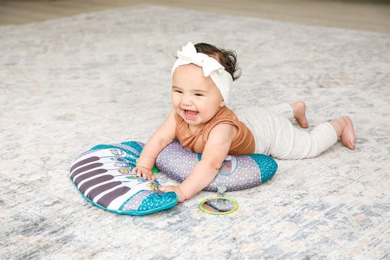 Infantino, miękkie pianinko z poduszką