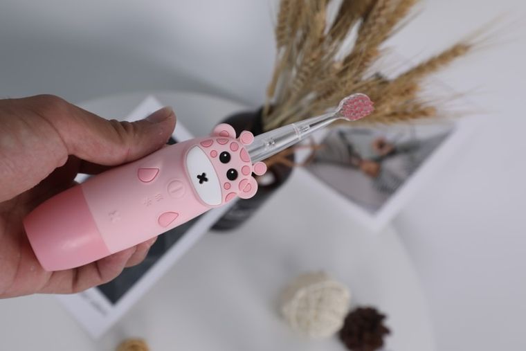 InnoGIO, GIOgiraffe, soniczna szczoteczka do zębów dla dzieci, różowa