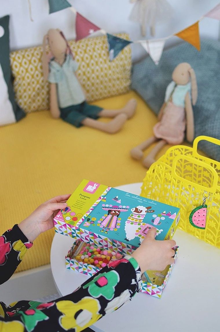 Janod, lamy, pompony