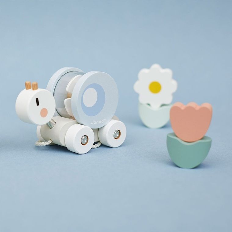 Janod, Sweet Cocoon, Ślimak, magnetyczny pociąg z klockami i grzechotką do ciągnięcia