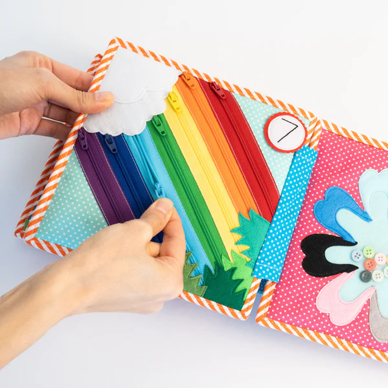 Jolly Designs. 1 2 3. Książeczka sensoryczno-manipulacyjna