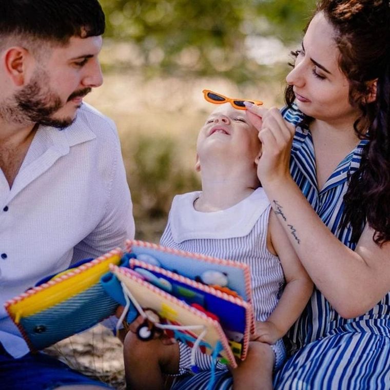 Jolly Designs. Karnawał. Książeczka sensoryczno-manipulacyjna