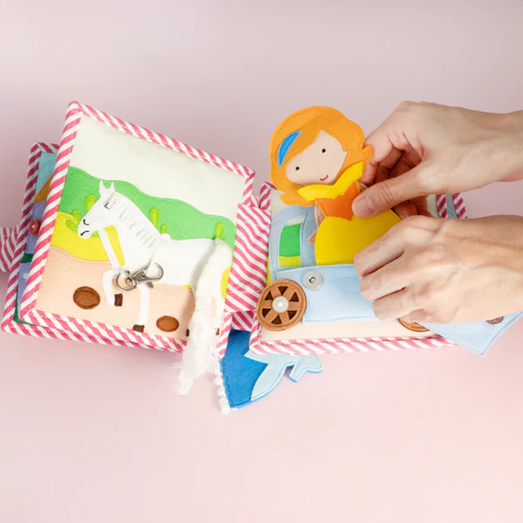 Jolly Designs. Mała Księżniczka. Książeczka sensoryczno-manipulacyjna