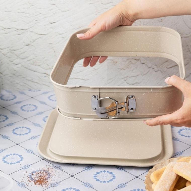 Kinghoff, blacha, forma rozpinana do ciasta, kwadratowa, 27,5-27,5 cm, kh-1977