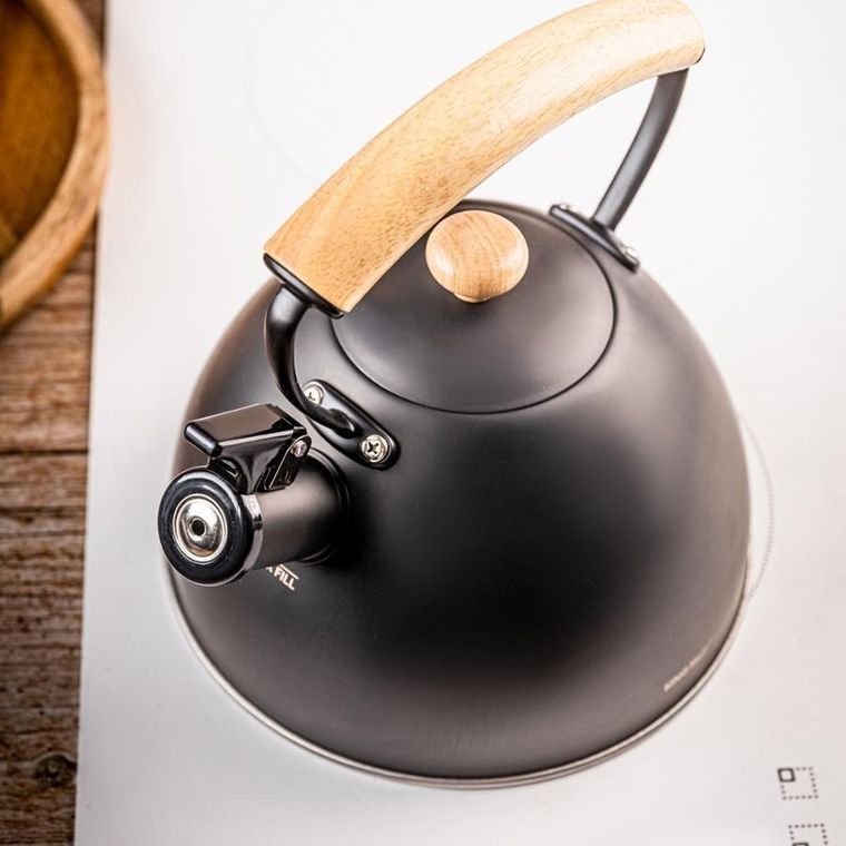 Kinghoff, czajnik z gwizdkiem, czarny mat, 2,5l, kh-1999