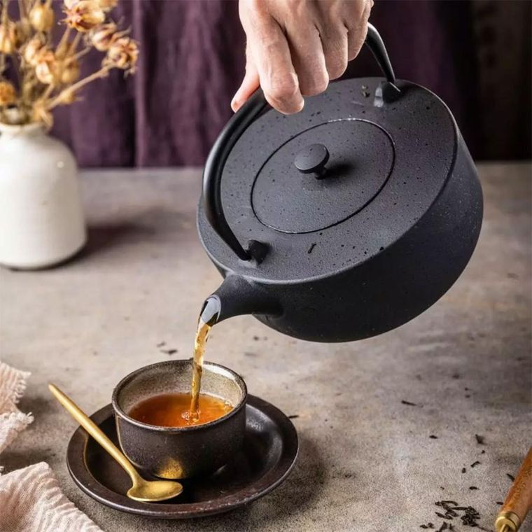 Kinghoff, zaparzacz żeliwny dzbanek z filtrem, 1.1l