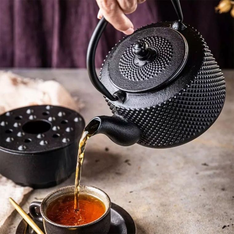 Kinghoff, zaparzacz żeliwny dzbanek z filtrem i podgrzewaczem, 0.8l