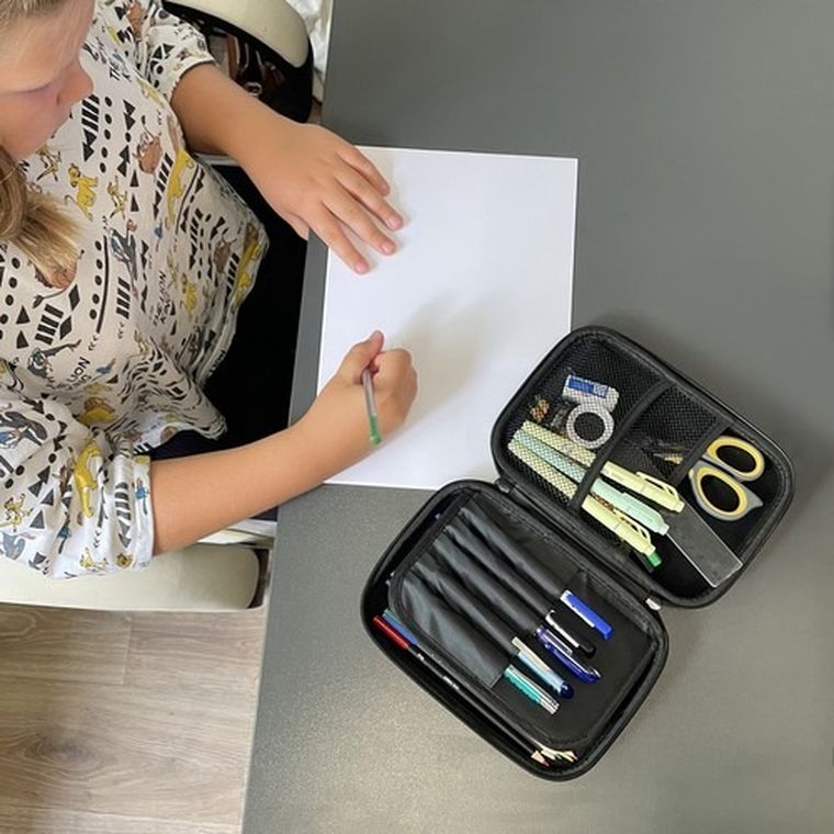 Kruzzel, piórnik rozkładany, pad