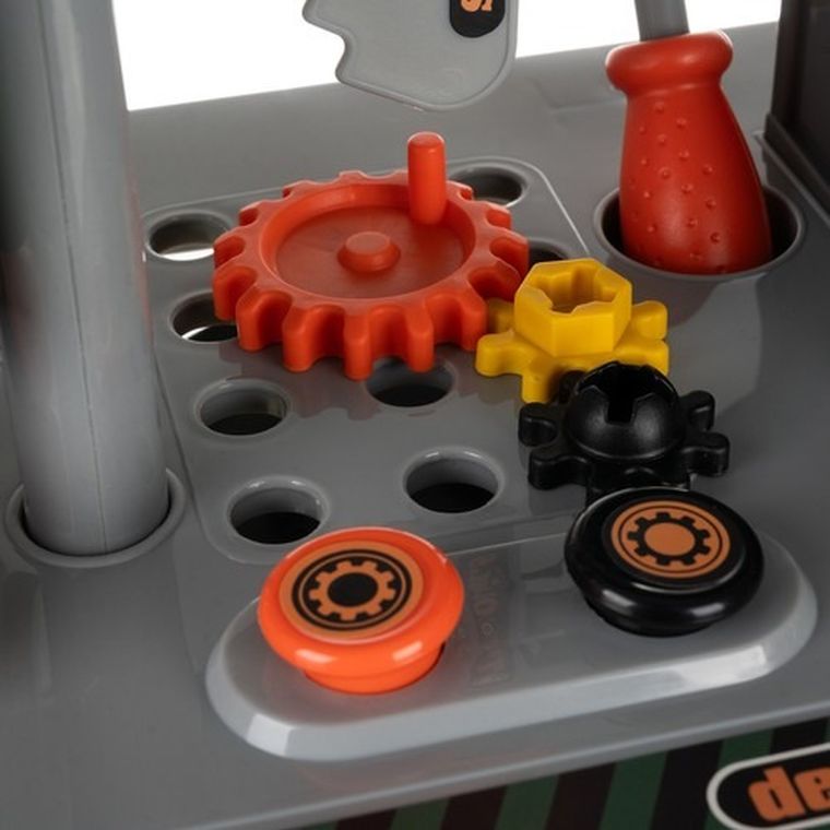 Kruzzel, warsztat z narzędziami i walizką