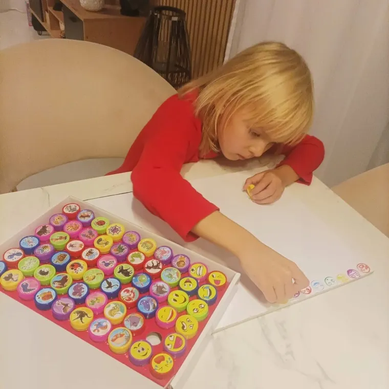 Kruzzel, zestaw pieczątek, 60 szt.