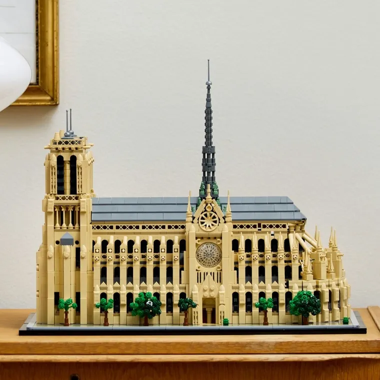 LEGO Architecture, Notre-Dame w Paryżu, 21061