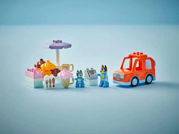 LEGO DUPLO Bluey, Wyprawa po lody z Blue, 10458