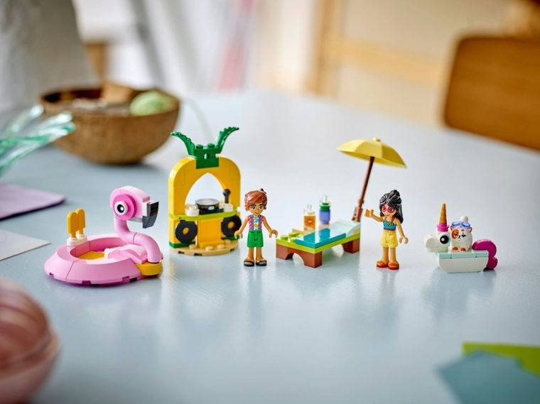 LEGO Friends, Impreza na basenie z jednorożcem i flamingiem, 42658
