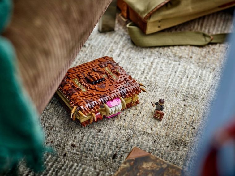 LEGO Harry Potter, Potworna księga potworów z zębami, 76449