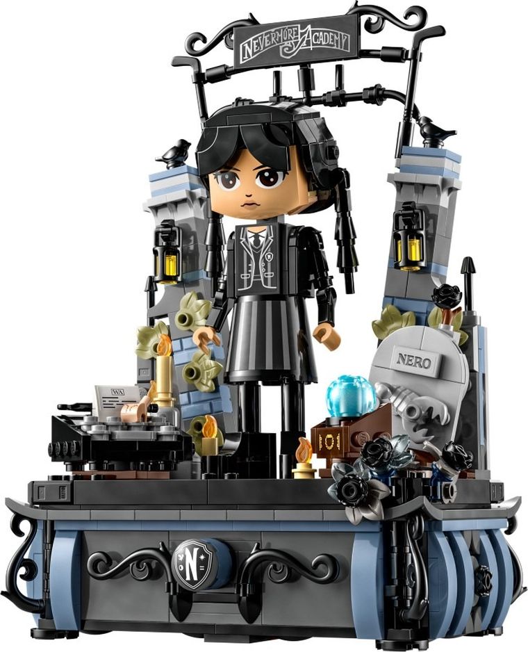 LEGO Wednesday, Figurka Wednesday Addams, 76780