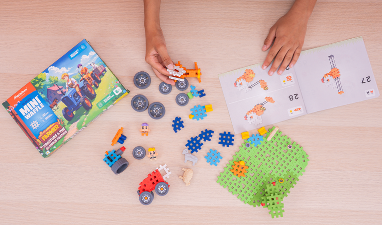 Marioinex, Mini Waffle, Farmer, Traktory i wypasiona łąka, klocki konstrukcyjne, 110 elementów