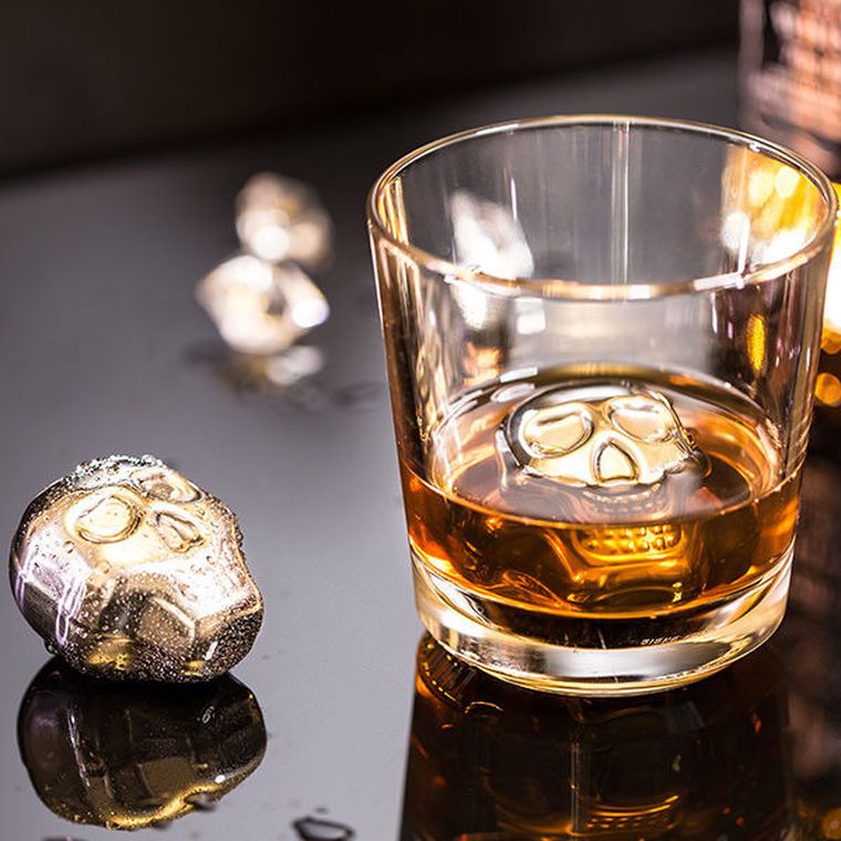 Metalowe kostki do drinków, czaszki