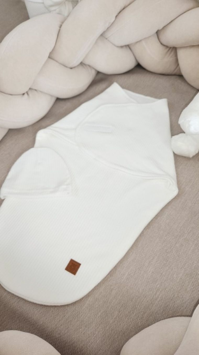 MimiNu, Soft, Leo, komplet: otulaczek do spania + czapeczka, śmietanka, 0-3m