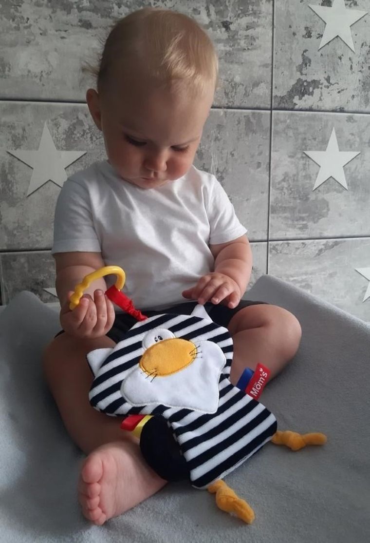 Mom's Care, kot pasiak, kontrastowa zabawka zawieszka sensoryczna