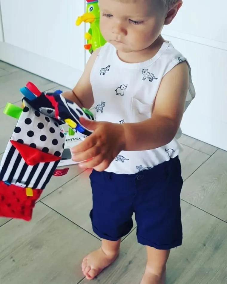 Mom's Care, mała książeczka, kontrastowa zabawka sensoryczna, różowa