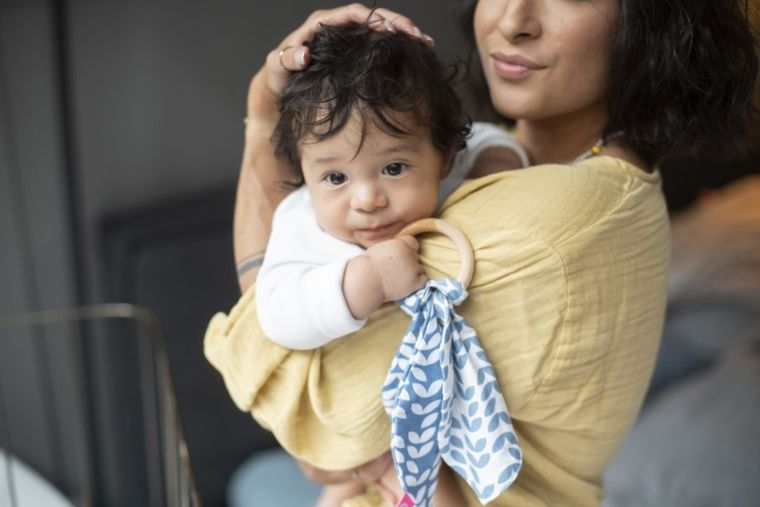 Motherhood, Classics Beżowy 2023, gryzak drewniany