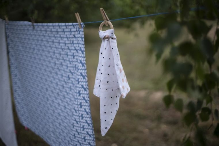 Motherhood, Classics Beżowy 2023 gryzak z pieluszką przytulanką