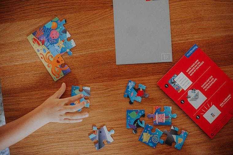 Mudpuppy, Rekin, puzzle-kartka z życzeniami, 12 elementów