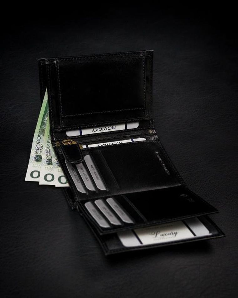 Portfel, czarno-czerwony, skórzany, RFID, Rovicky