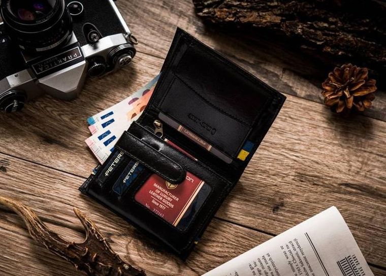 Portfel, czarny, skórzany, RFID, Peterson