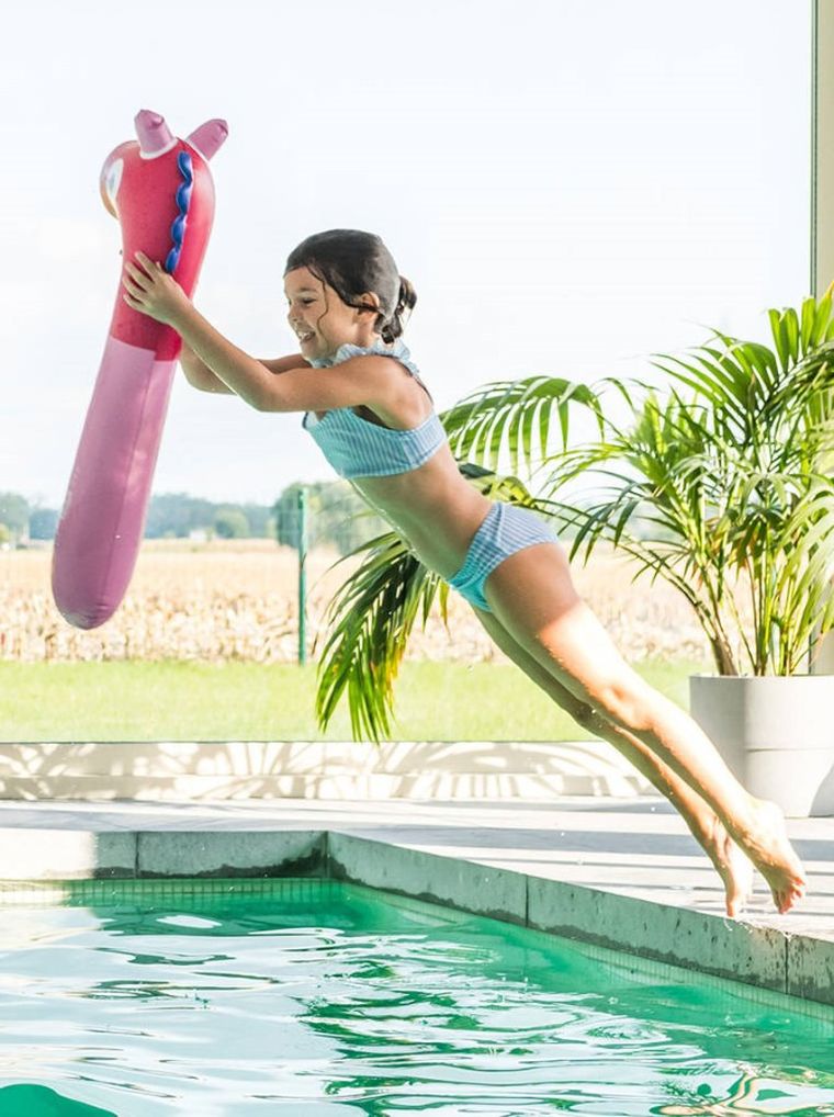 Quut, dmuchany makaron do pływania, koń