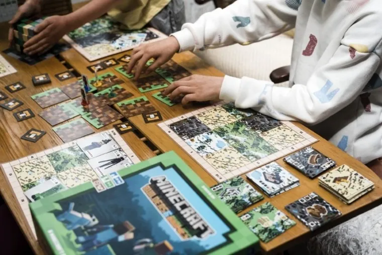 Ravensburger, Minecraft, Builders and Biomes, gra strategiczna