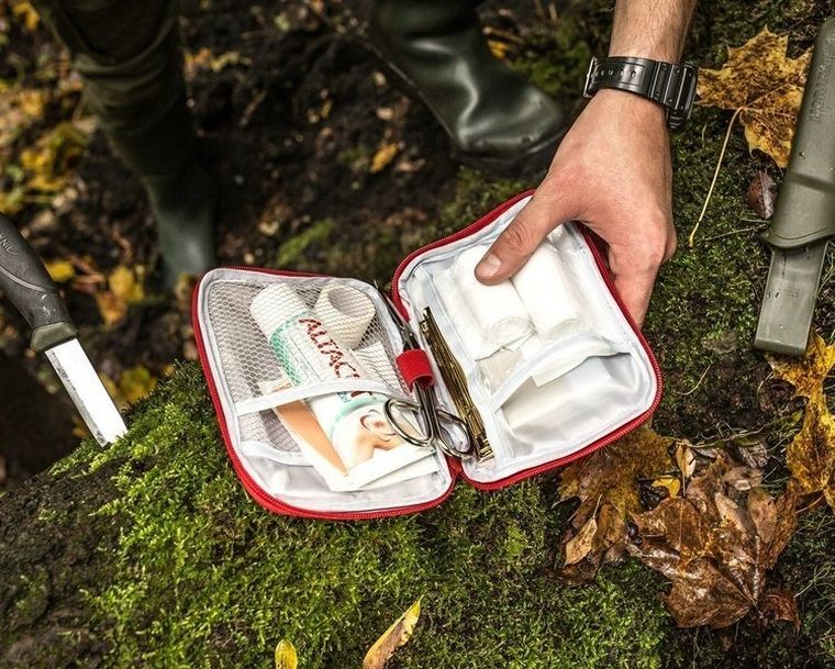 Saszetka apteczka, czerwony